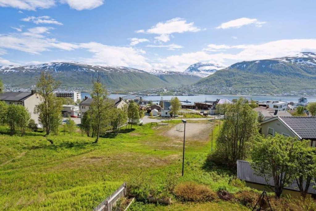 Sea & Mountain View Apartment Tromsø Eksteriør billede